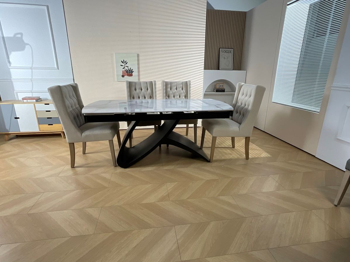 Table Semi Infinity with Delta Chairs (1)